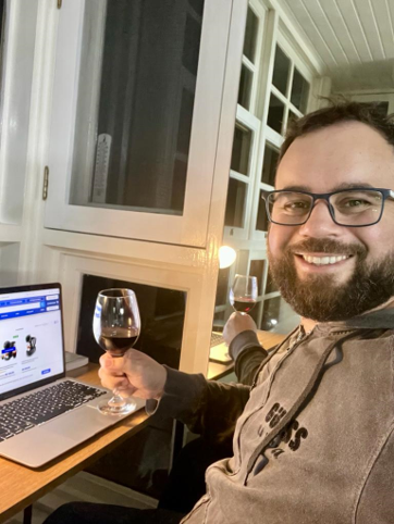 Luiz Mazzitelli <br>  <div class="instaw"><img style="display: block;-webkit-user-select: none;margin: auto;background-color: hsl(0, 0%, 90%);transition: background-color 300ms;" src="https://encrypted-tbn0.gstatic.com/images?q=tbn:ANd9GcRTXvtGPqJ3zj8YspcUBIspPfPLse9ShSx4FpVHAYD8Lg&s"><span class="insta">@belaflorestagramado</span> </div>